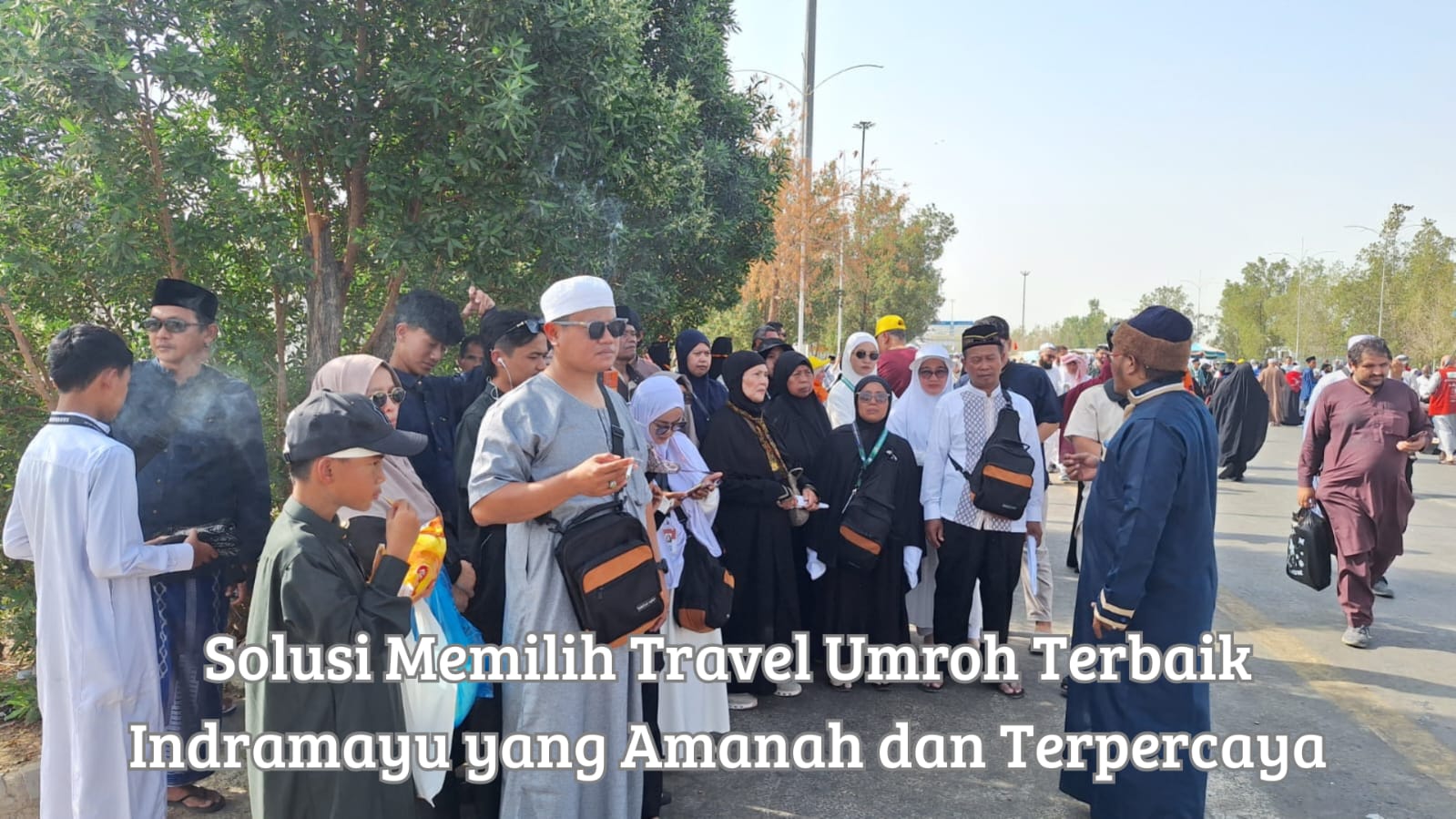 layanan travel umroh terbaik indramayu bersama jemaah di madinah