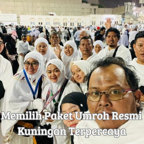 Jemaah berkumpul sebelum berangkat dengan paket umroh resmi Kemenag KUNINGAN