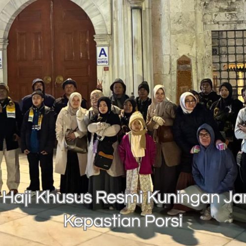 Rombongan jemaah mengikuti bimbingan terkait biaya haji khusus resmi kuningan