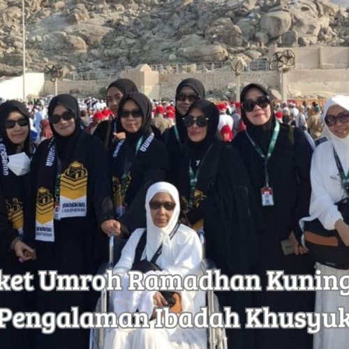 jemaah menyimak bimbingan dalam program paket umroh ramadhan kuningan